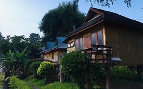 Golden Hut -Chill Bungalows In Town黄金泰式传统独栋小屋